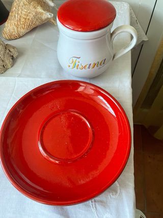 Tisaniera vintage rossa e bianca