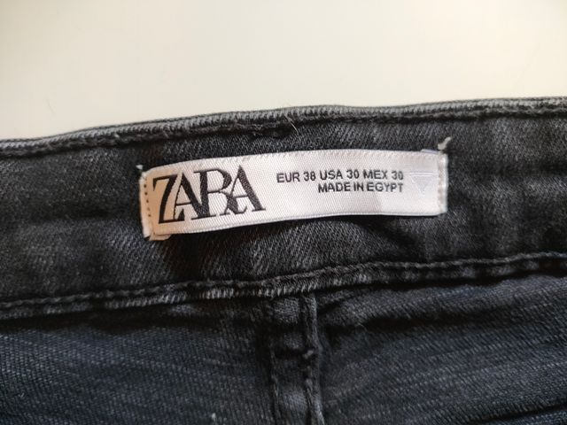 Jeans Zara neri strappati
