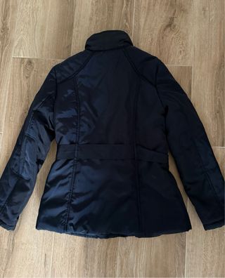 Chaqueta acolchada azul marino cinturón