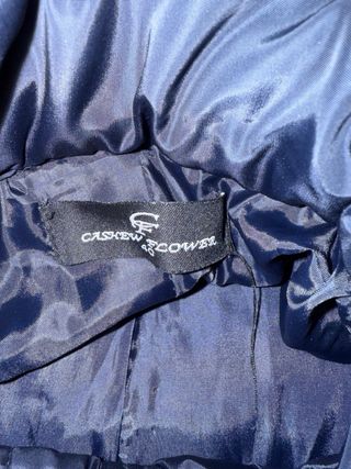 Chaqueta acolchada azul marino cinturón