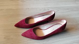 Salones Massimo Dutti Ante color Burdeos.