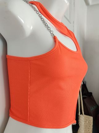 Top Corto Naranja Asimétrico Cadenas