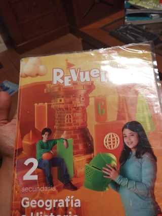 Geografía e Historia. 2 Secundaria. Revuela