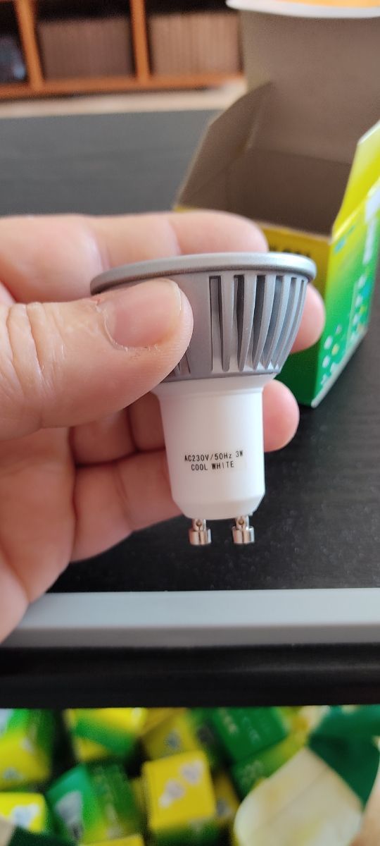 60 Bombillas LED 220V - Luz fría