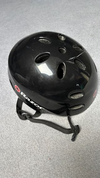 Casco Razor Patinaje talla small para chico 