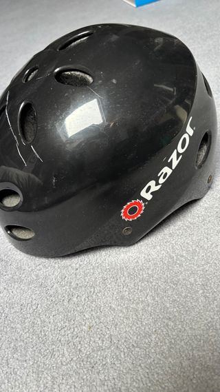 Casco Razor Patinaje talla small para chico 