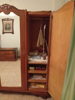 Armario antiguo de madera