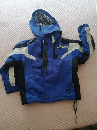 Mono nieve niño rojo
Chaqueta azul
Guantes