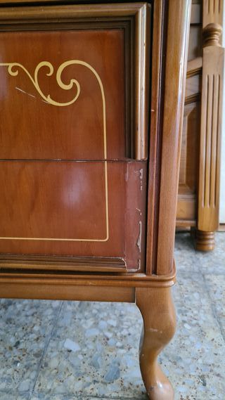 Cómoda clásica de mármol y madera