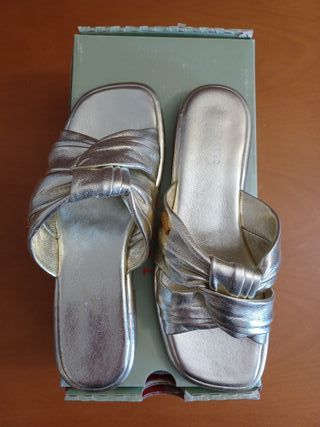 Mules doradas TED BAKER, talla 36.5