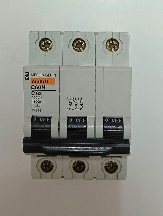 SCHNEIDER 63 Amperios