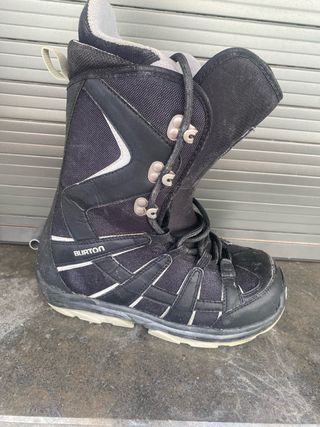 Tabla snowboard Quechua + fijaciones mide 1,48cm