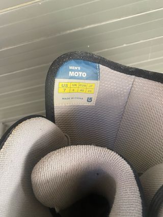 Tabla snowboard Quechua + fijaciones mide 1,48cm