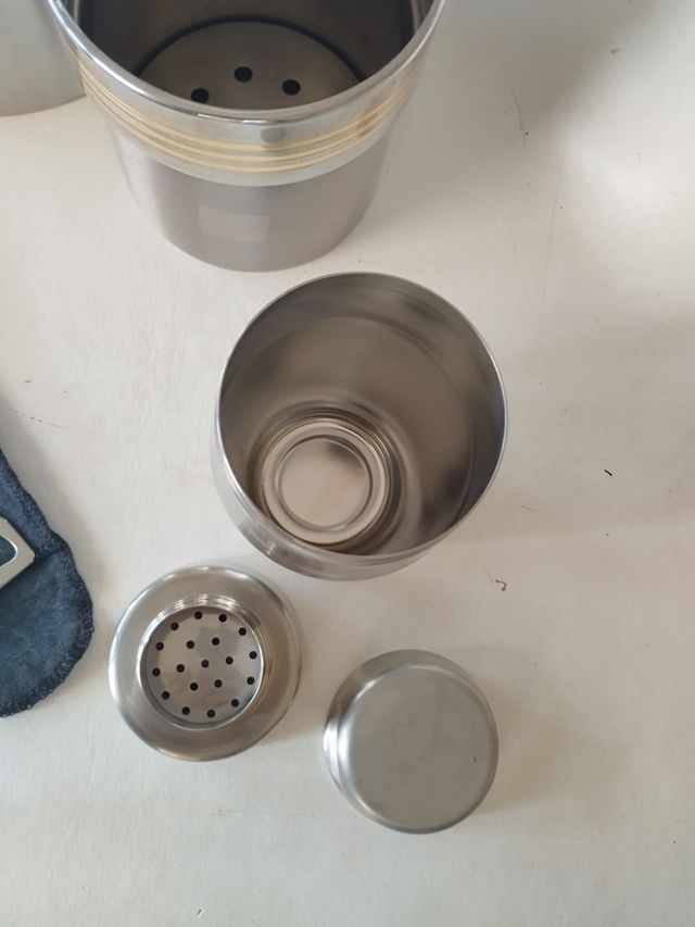 Juego de coctelera metálico dorado
