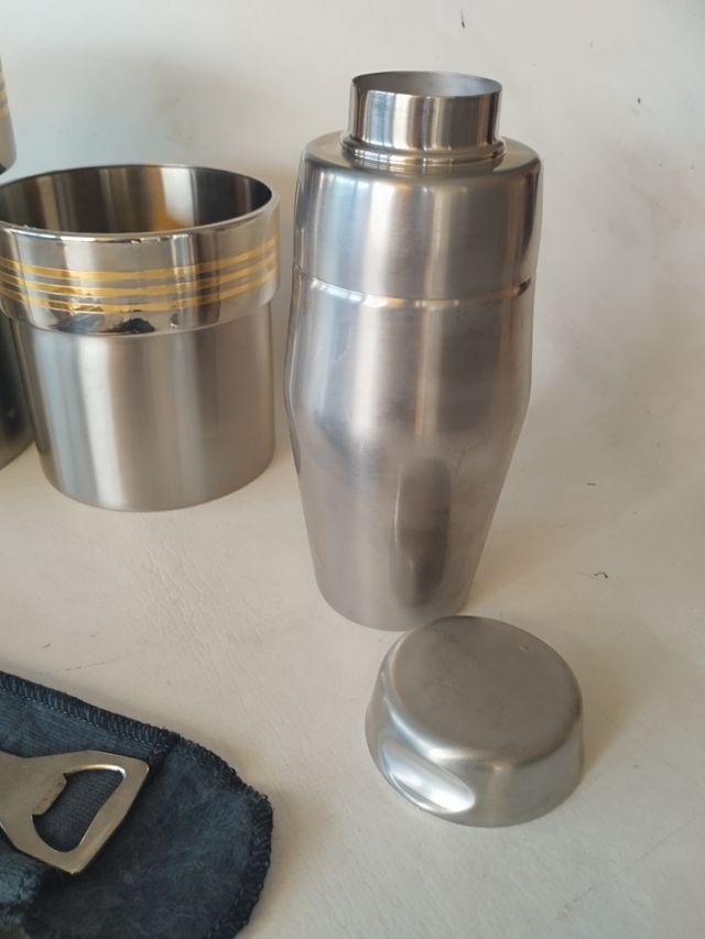 Juego de coctelera metálico dorado