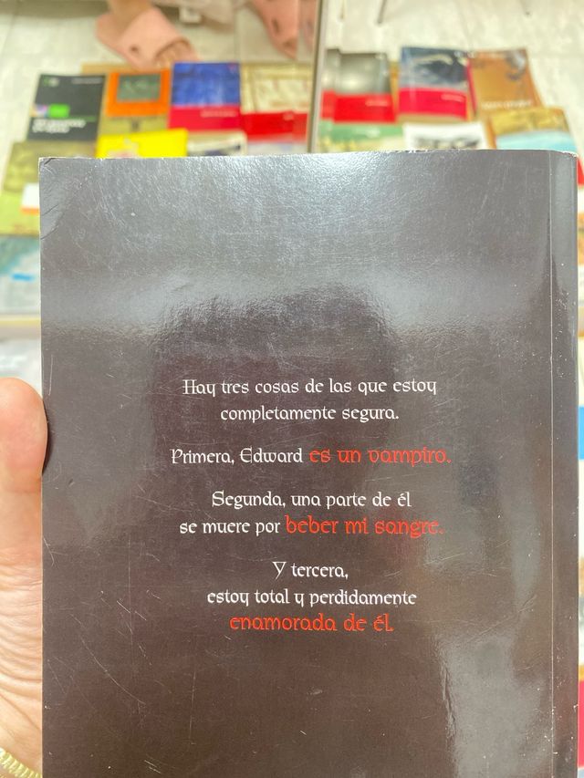 Crepúsculo (Saga Crepúsculo 1) (Spanish Edition)