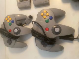 Nintendo 64 Console + 2 Controller