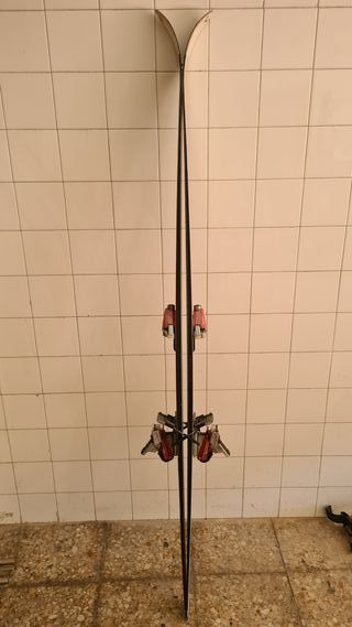 Esquís Rossignol con fijaciones Vintage