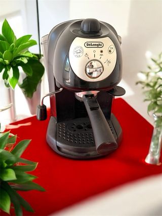 Macchina caffè DeLonghi nera