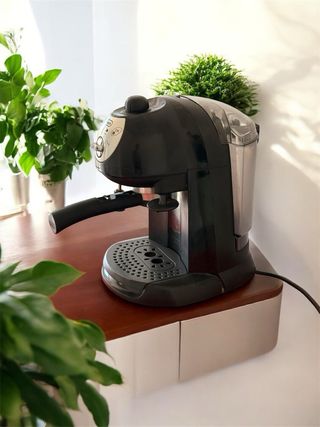 Macchina caffè DeLonghi nera