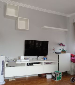 Muebles salón blancos - 2 estantes + mueble TV