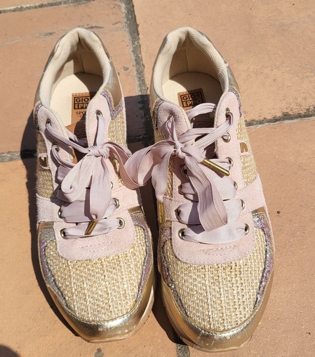 Zapatillas deportivas rosa y dorado