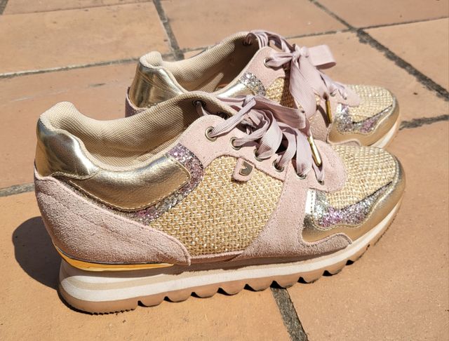 Zapatillas deportivas rosa y dorado
