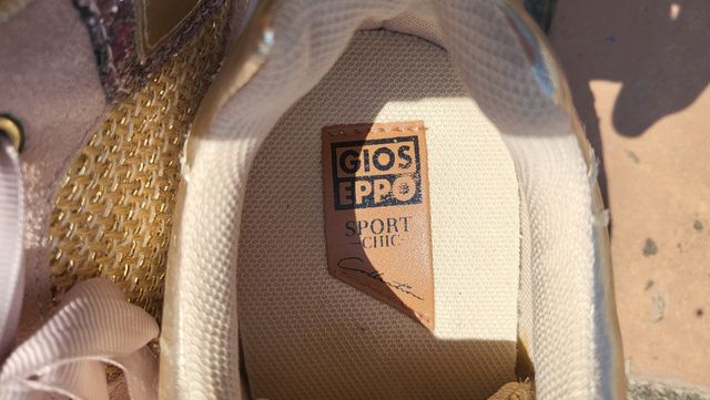 Zapatillas deportivas rosa y dorado