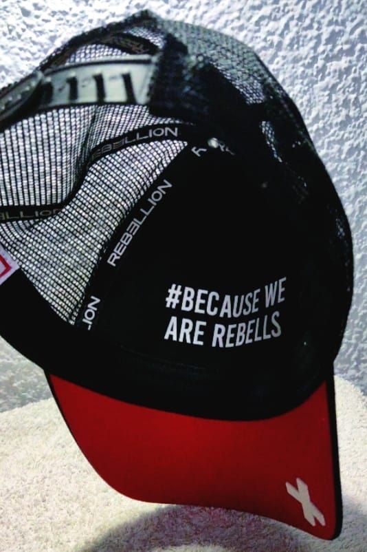 Gorra Rebellion - Gorra Trucker Negra/Roja