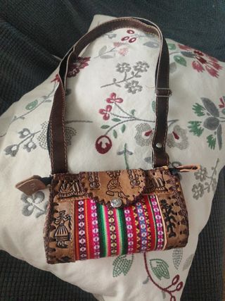 Bolso Piel Repujada Pequeño