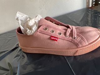 Zapatillas Levi's rosa