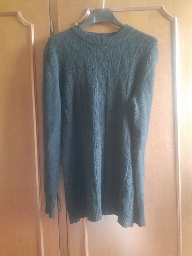 Maglione nero lavorato a maglia