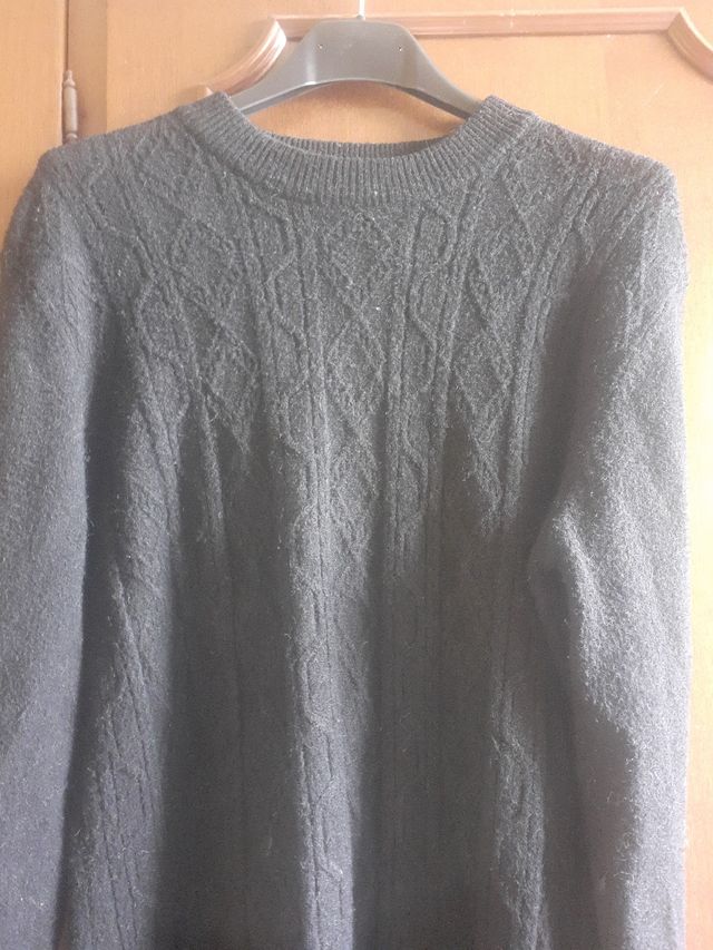 Maglione nero lavorato a maglia