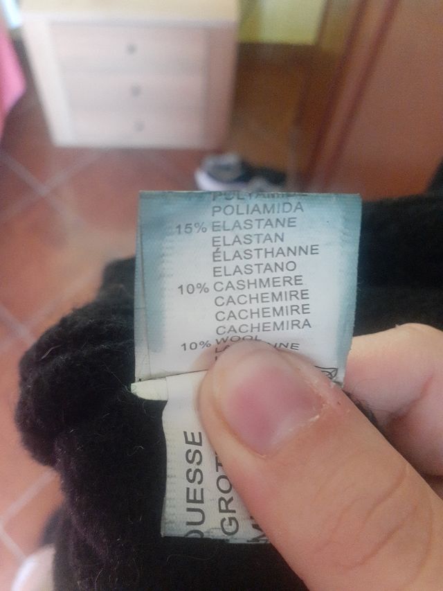 Maglione nero lavorato a maglia