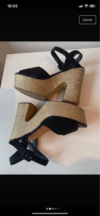 Tacones plataforma negros y dorados