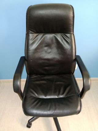 Sillón oficina piel negra