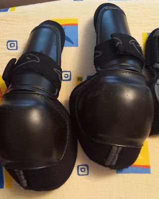 Casco bici + protezioni: usato Btwin