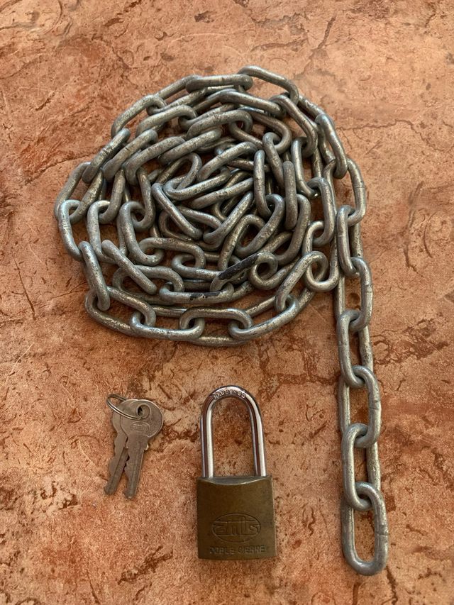 Cadena y candado resistentes