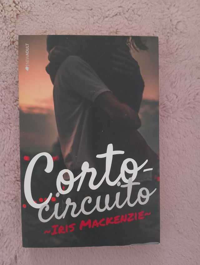 Cortocircuito, de Iris Mackenzie