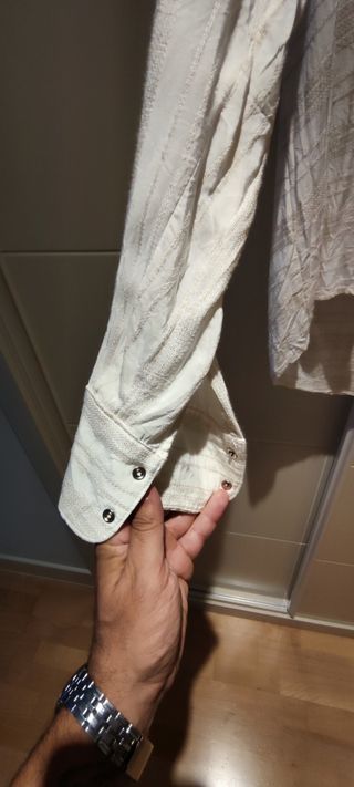 Camisa blanca cuello Mao rayas beige