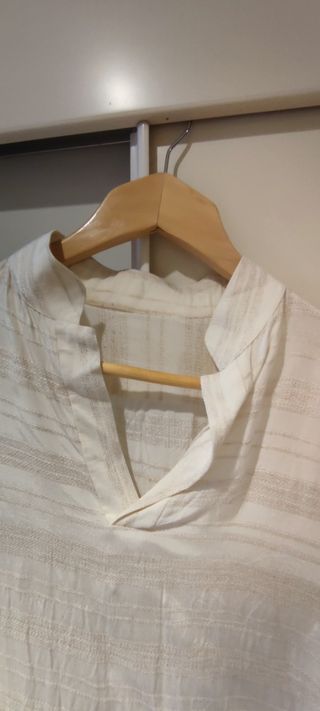 Camisa blanca cuello Mao rayas beige