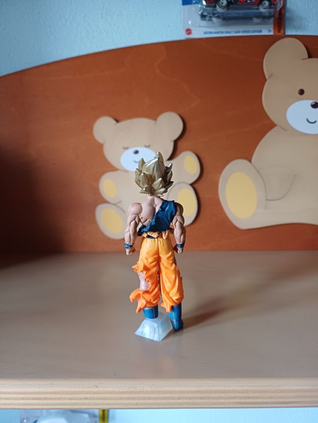Action Figure Goku Super Saiyan Gashapon