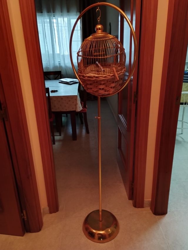 Jaula pajaros dorada con pie