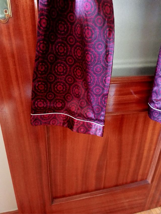 Pijama vintage rojo y morado