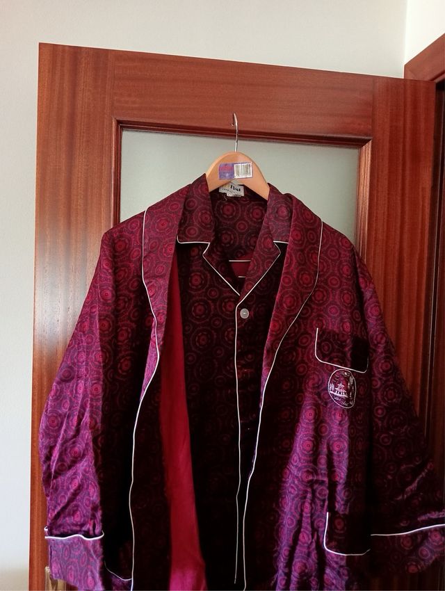 Pijama vintage rojo y morado