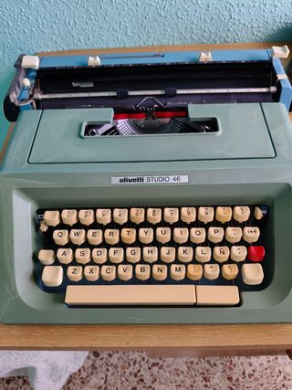Máquina de escribir. Olivetti Studio 46.