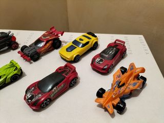 Lotto 7 Hot Wheels no bburago