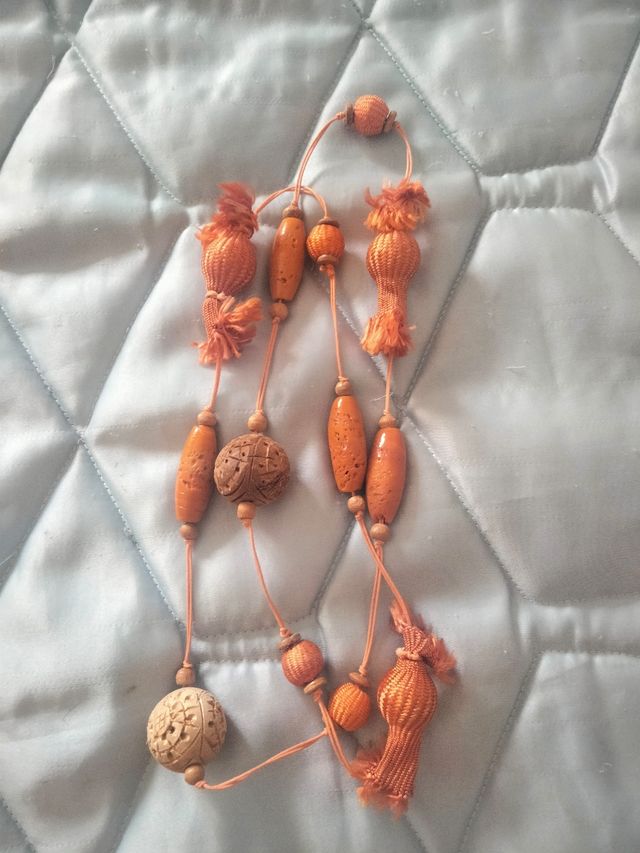 Collar artesanal naranja-marrón