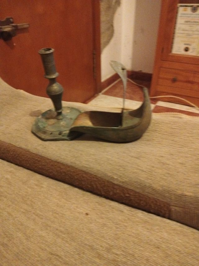 Candelabro antiguo de metal