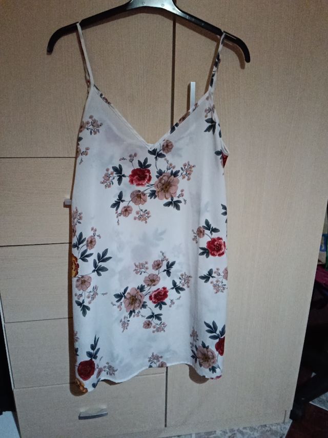 Vestido floral blanco y rojo